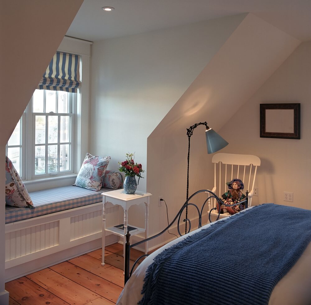 Phòng ngủ gác mái thiết kế có chổ ngồi ngắm view đẹp